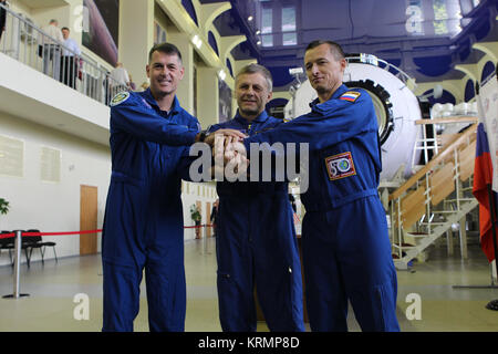 At the Gagarin Cosmonaut Training Center in Star City, Russia, Expedition 49-50 prime crewmembers Shane Kimbrough of NASA (left) and Andrey Borisenko (center) and Sergey Ryzhikov (right) of Roscosmos pose for pictures Aug. 30 at the start of two days of final qualification exams. The trio is preparing for launch on Sept. 24 (Kazakh time) on their Soyuz MS-02 vehicle from the Baikonur Cosmodrome in Kazakhstan for a five-month mission on the International Space Station.  NASA/Stephanie Stoll Soyuz MS-02 crew at the Gagarin Cosmonaut Training Center in Star City Stock Photo