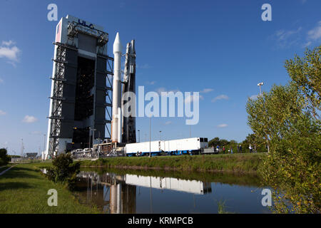 OSIRIS-REx rollout to the Pad 41 for the upcoming launch. OSIRIS-REx launch 29492695416 5b6856676f o Stock Photo