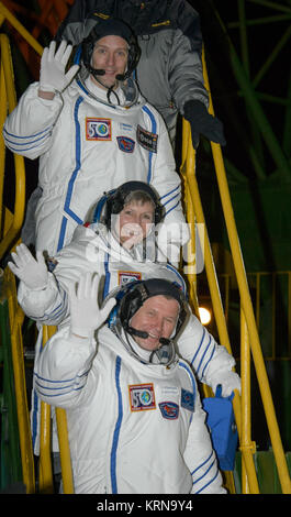Expedition 50 crewmembers ESA astronaut Thomas Pesquet, top, NASA astronaut Peggy Whitson, middle, and Russian cosmonaut Oleg Novitskiy of Roscosmos wave farewell before boarding their Soyuz MS-03 spacecraft for launch Thursday, Nov. 17, 2016, (Kazakh Time) in Baikonur, Kazakhstan. The trio will launch from the Baikonur Cosmodrome in Kazakhstan the morning of November 18 (Kazakh time.) All three will spend approximately six months on the orbital complex. Photo Credit: (NASA/Bill Ingalls) Expedition 50 Crew Board Soyuz (NHQ201611170001) Stock Photo