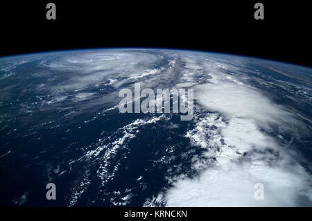 Hurricane Tanya STS73 19951030 1343z (2 Stock Photo Alamy