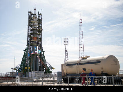 The Soyuz MS-04 spacecraft is seen after being rolled out by train and secured at the launch pad on Monday, April 17, 2017 at the Baikonur Cosmodrome in Kazakhstan.  Launch of the Soyuz rocket is scheduled for April 20 and will carry Expedition 51 Soyuz Commander Fyodor Yurchikhin of Roscosmos and Flight Engineer Jack Fischer of NASA into orbit to begin their four and a half month mission on the International Space Station.Photo Credit: (NASA/Aubrey Gemignani) Expedition 51 Rollout (NHQ201704170048) Stock Photo