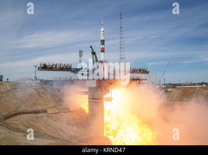 The Soyuz MS-04 rocket launches from the Baikonur Cosmodrome in Kazakhstan on Thursday, April 20, 2017 Baikonur time carrying Expedition 51 Soyuz Commander Fyodor Yurchikhin of Roscosmos and Flight Engineer Jack Fischer of NASA into orbit to begin their four and a half month mission on the International Space Station. (Photo Credit: NASA/Aubrey Gemignani) Expedition 51 Launch (NHQ201704200006) Stock Photo