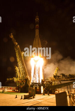 The Soyuz MS-05 rocket is launched with Expedition 52 flight engineer Sergei Ryazanskiy of Roscosmos, flight engineer Randy Bresnik of NASA, and flight engineer Paolo Nespoli of ESA (European Space Agency), Friday, July 28, 2017 at the Baikonur Cosmodrome in Kazakhstan. Ryazanskiy, Bresnik, and Nespoli will spend the next four and a half months living and working aboard the International Space Station.  Photo Credit: (NASA/Joel Kowsky) Expedition 52 Launch (NHQ201707280011) Stock Photo