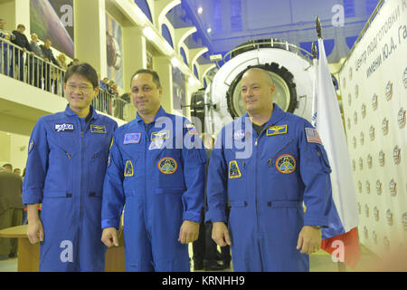 At the Gagarin Cosmonaut Training Center in Star City, Russia, Expedition 54-55 prime crewmembers Norishige Kanai of the Japan Aerospace Exploration Agency (JAXA, left), Anton Shkaplerov of the Russian Federal Space Agency (Roscosmos, center) and Scott Tingle of NASA (right) pose for pictures Nov. 28 as part of the crew’s final qualification exam activities. They will launch Dec. 17 on their Soyuz MS-07 spacecraft for a five-month mission on the International Space Station.  NASA/Elizabeth Weissinger Soyuz MS-07 crew at the Gagarin Cosmonaut Training Center in Star City Stock Photo