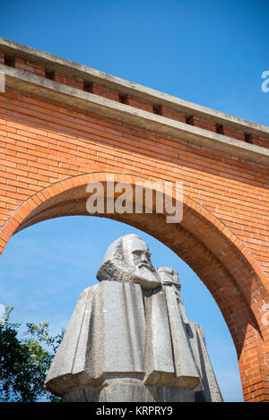 Cubist statue of Karl Marx and Friedrich Engell, Memento Park, Budapest Stock Photo