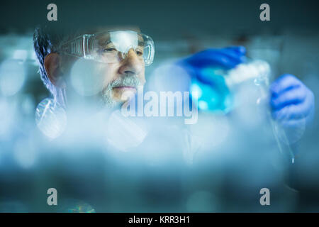 Senior male researcher carrying out scientific research in a lab Stock Photo