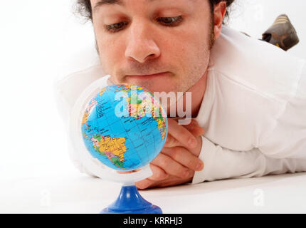 Junger Mann mit Miniatur-Globus - man with globe Stock Photo