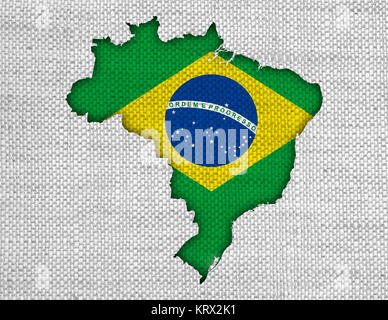 Karte und Fahne von Brasilien auf altem Leinen