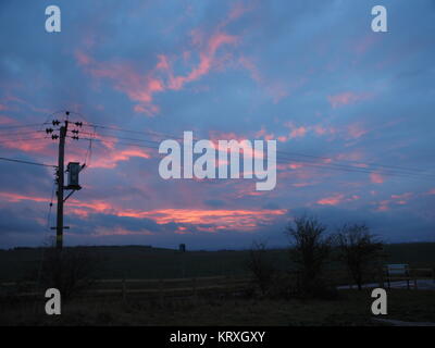 Harty, Kent, UK. 21st Dec, 2017. UK Weather: after heavy cloud cover all day, just after sunset the sun managed to break through cloud cover to create a dramatic red sky. Credit: James Bell/Alamy Live News Stock Photo