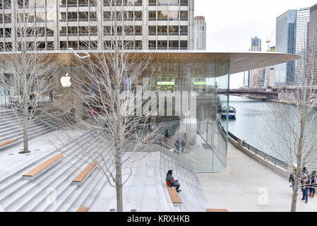 Apple Store Michigan Avenue, Chicago, IL, USA Stock Photo - Alamy