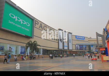 Inside dlf mall in Delhi editorial photo. Image of mall - 52624051