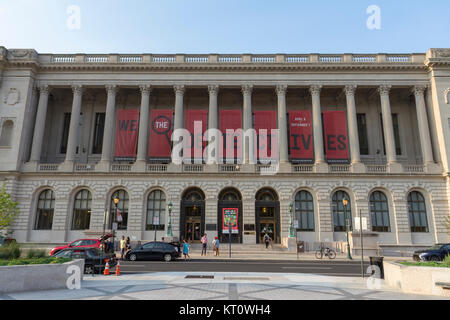 The Parkway Central Library on Logan Square, Philadelphia, Pennsylvania, United States. Stock Photo