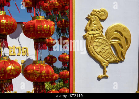 beim chinesischen Neujahrsfest 2017 wurde das Jahr des Feuer-Hahns eingeleitet Stock Photo