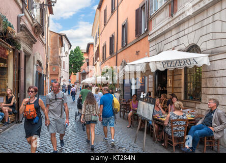 Sidewalk cafe and restaurant on Via della Scala, Trastevere, Rome, Italy Stock Photo