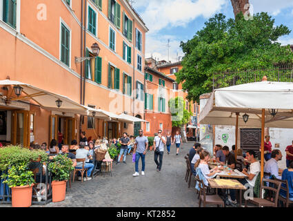 Sidewalk cafe and restaurant on Via della Paglia, Trastevere, Rome, Italy Stock Photo