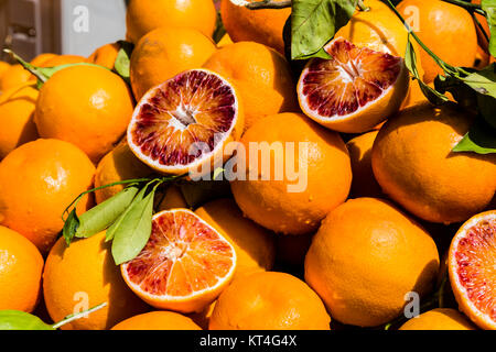 Apfelsinen auf dem Markt, Orange on the market Stock Photo