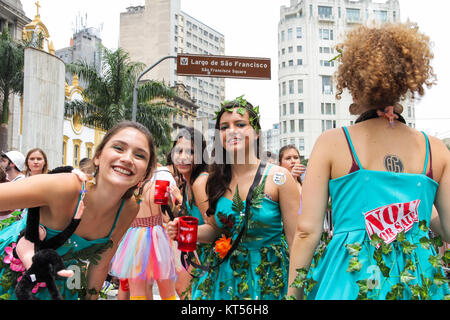 Sao Paulo, Brazil - October, 20 2017. Known as Peruada, it is the traditional street party organized by USP Law School in downtown. Costumed women are Stock Photo