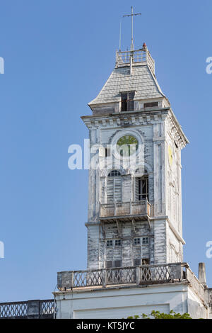 Clock on bell tower of the Stone Town palace museum (house of wonders), Zanzibar Stock Photo