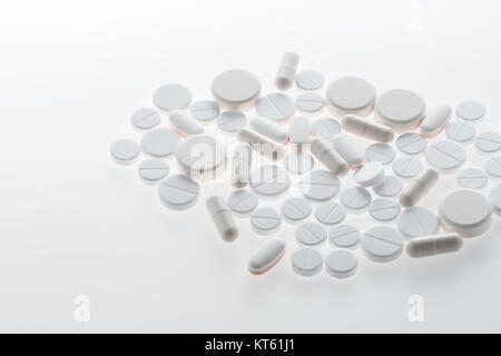 Close-up view of medical pills and capsules on white, medicine and healthcare concept Stock Photo