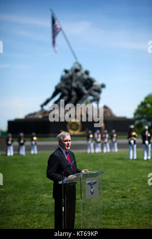 US Navy 110510-N-UH963-120 Secretary of the Navy (SECNAV) the Honorable Ray Mabus addresses family and friends of Gunnery Sgt. Brian M. Blonder at Stock Photo