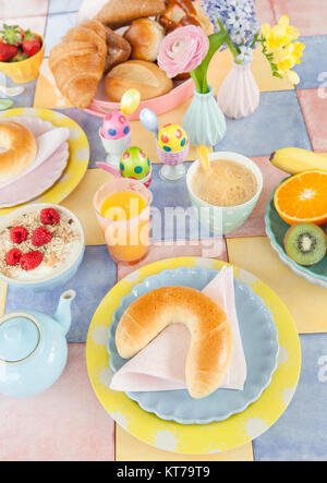 table set for breakfast Stock Photo