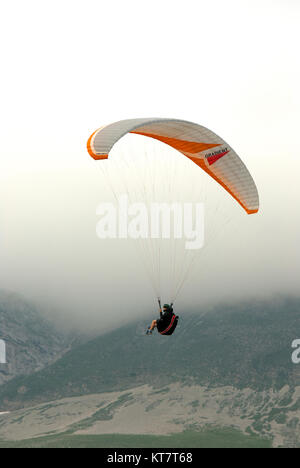 paragliding, castelluccio di norcia, umbria, italy, europe Stock Photo -  Alamy