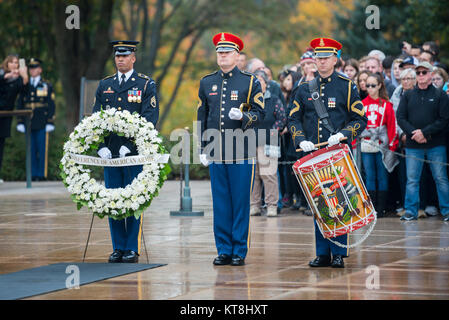 A 3d U.S. Infantry Regiment (Old Guard) Tomb Sentinel, and a bugler and drummer from The U.S. Army Band, 'Pershing's Own', participate in an Army Full Honors Wreath-Laying Ceremony, conducted by the Conference of the American Armies, at the Tomb of the Unknown Soldier at Arlington National Cemetery, Arlington, Virginia, Nov. 9, 2017.  (U.S. Army photo by Elizabeth Fraser / Arlington National Cemetery / released) Stock Photo