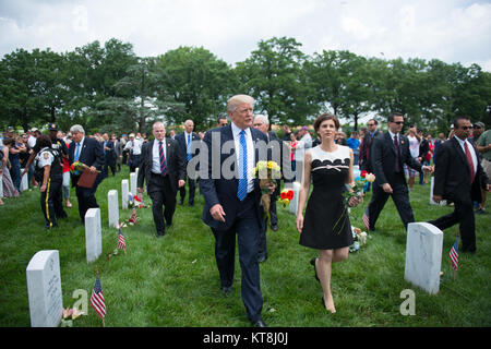 President Donald J. Trump talks with Ms. Katharine Kelley, superintendent, Arlington National Cemetery, in Section 60 of Arlington National Cemetery, Arlington, Va., May 29, 2017.  Trump earlier laid a wreath at the Tomb of the Unknown Soldier and spoke at the Memorial Ampitheater.  (U.S. Army photo by Elizabeth Fraser / Arlington National Cemetery / released) Stock Photo