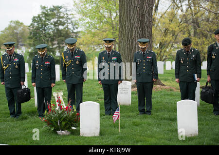 Gen. Jang Jun Gyu, center, Chief of Staff Republic of Korea Army, visits the grave of Gen. Walton Walker in Arlington National Cemetery, April 12, 2016, in Arlington, Va., with others in his visiting party. Walker was the commander of the Eighth United States Army in Korea at the start of the Korean War. (U.S. Army photo by Rachel Larue/Arlington National Cemetery/released) Stock Photo