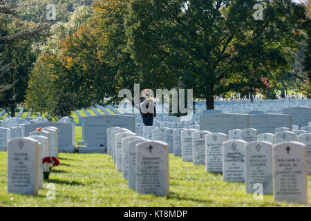 A bugler from The U.S. Army Band, 'Pershing's Own', plays taps during the funeral of U.S. Army Staff Sgt. Alexander Dalida in Section 60 of Arlington National Cemetery, Arlington, Virginia, Oct. 25, 2017.  Dalida, 32, of Dunstable, Massachusetts, was enrolled in the Special Forces Qualification Course at the U.S. Army John F. Kennedy Special Warfare Center and School when he died during a training exercise at Fort Bragg, North Carolina, Sept. 14, 2017. (U.S. Army photo by Elizabeth Fraser / Arlington National Cemetery / released) Stock Photo
