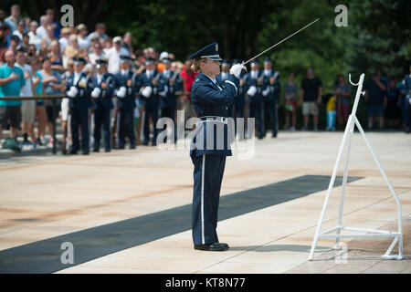 The U.S. Air Force Honor Guard participates in a U. S. Air Force Full Honors Wreath-Laying Ceremony at the Tomb of the Unknown Soldier at Arlington National Cemetery, Arlington, Va., July 18, 2017.  Brig. Gen. Enrique Amrein, chief of the General Staff of the Argentine Air Force, and Maj. Gen. James A. Jacobson, commander, Air Force District of Washington, participated in the ceremony.  (U.S. Army photo by Elizabeth Fraser / Arlington National Cemetery / released). Stock Photo