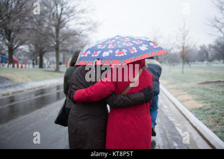 Volunteers walk into Arlington National Cemetery for Wreaths Across America in Arlington National Cemetery, Dec. 17, 2016, in Arlington, Va. This year marks the 25th year that wreaths have been placed at ANC. (U.S. Army photo by Rachel Larue/Arlington National Cemetery/released) Stock Photo