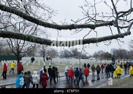 Volunteers walk into Arlington National Cemetery for Wreaths Across America in Arlington National Cemetery, Dec. 17, 2016, in Arlington, Va. This year marks the 25th year that wreaths have been placed at ANC. (U.S. Army photo by Rachel Larue/Arlington National Cemetery/released) Stock Photo