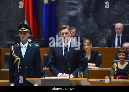 Ljubljana, Slovenia. 22nd Dec, 2017. President of the Republic of Slovenia, Borut Pahor (R front), swears in as president at a special National Assembly session in Ljubljana, Slovenia, Dec. 22, 2017. Slovenian President Borut Pahor was sowrn in at the National Assembly on Friday and will formally start his second five-year term on Saturday, the Slovenian Press Agency (STA) reported. Credit: Matic Stojs/Xinhua/Alamy Live News Stock Photo