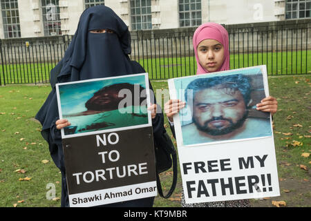 Narmeen Saleh Al Rubaye and her daughter Zainab at the protest for Shaker Aamer call for the release of Shawki Ahmed Omar, held by the US in Iraq in 2004, tortured and still in an Iraqi jail. Zainab has never seen her father. Stock Photo