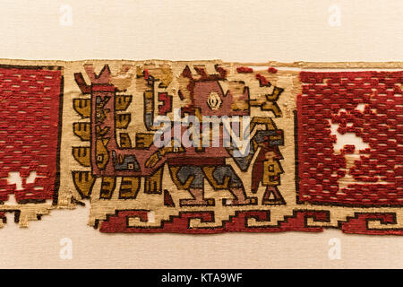 Wari textil Wari culture 500AC-1000AC Perú . Museum of Banco central de Reserva del Perú.Lima. Stock Photo
