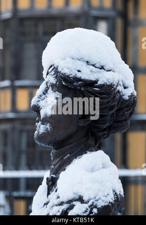 Bronze bust of the novelist Mary Webb covered in snow outside Shrewsbury Library, Shropshire, England, UK Stock Photo