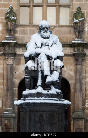 Snow covers the Charles Darwin statue outside Shrewsbury Library, Shropshire, England, UK Stock Photo