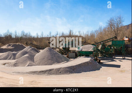 Gravel aggregate extraction. Machinery distribution and classification ...