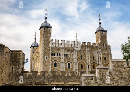 Medieval White Tower at the Tower of London in England UK Stock Photo