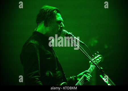 Denmark, Copenhagen - November 14, 2017. The American rock band Queens of the Stone Age performs a live concert at Forum in Copenhagen. Here bass player Michael Shuman is seen live on stage. (Photo credit: Gonzales Photo - Peter Troest). Stock Photo