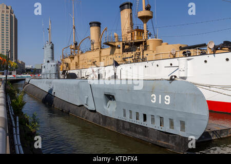 The USS Becuna (SS/AGSS-319), a Balao-class submarine, Penns Landing waterfront, Philadelphia, Pennsylvania, United States. Stock Photo