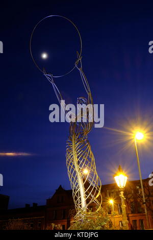 The Beacon of Hope statue at night in the capital of Northern Ireland, Belfast Stock Photo