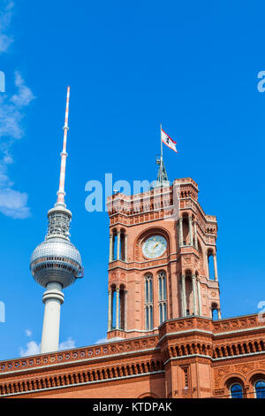 Deutschland, Berlin, Alexanderplatz, Fernsehturm, Rotes Rathaus, Rathaus Stock Photo