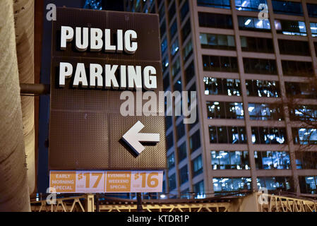 Chicago, USA.  21 December 2017.  A sign advertising public parking is seen in downtown Chicago.  Credit: Stephen Chung / Alamy Stock Photo