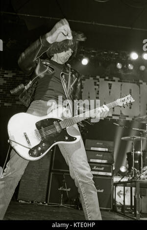 Johnny Ramone, lead guitarist in The Ramones, at the Lyceum in London, 27 February 1985...The Ramones were the foremost US punk band of the 70's and 8 Stock Photo