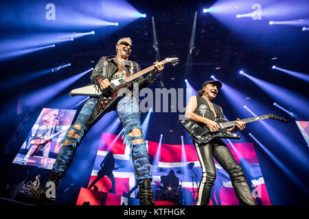 Norway, Oslo - November 22, 2017. The German rock band Scorpions performs a live concert at Oslo Spektrum. Here guitarists Rudolf Schenker (L) and Matthias Jabs (R) are seen live on stage. (Photo credit: Gonzales Photo - Terje Dokken). Stock Photo