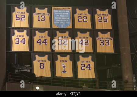 los angeles lakers retired jerseys