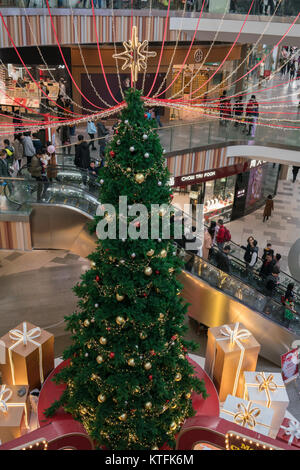 Wuhan Hubei China, 24 December 2017: Christmas tree and decorations inside Livat modern shopping mall in China on Christmas eve Credit: Keitma/Alamy Live News Stock Photo