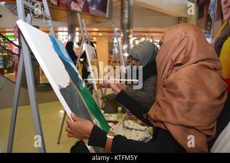 QUETTA, PAKISTAN. Dec-24 2017: Artists from different academies and art centrers drawing the painting during Fine Arts competition Drought Resilient Agriculture Modelling at millennium mall in Quetta Pakistan. Organized by Islamic Relief Stock Photo